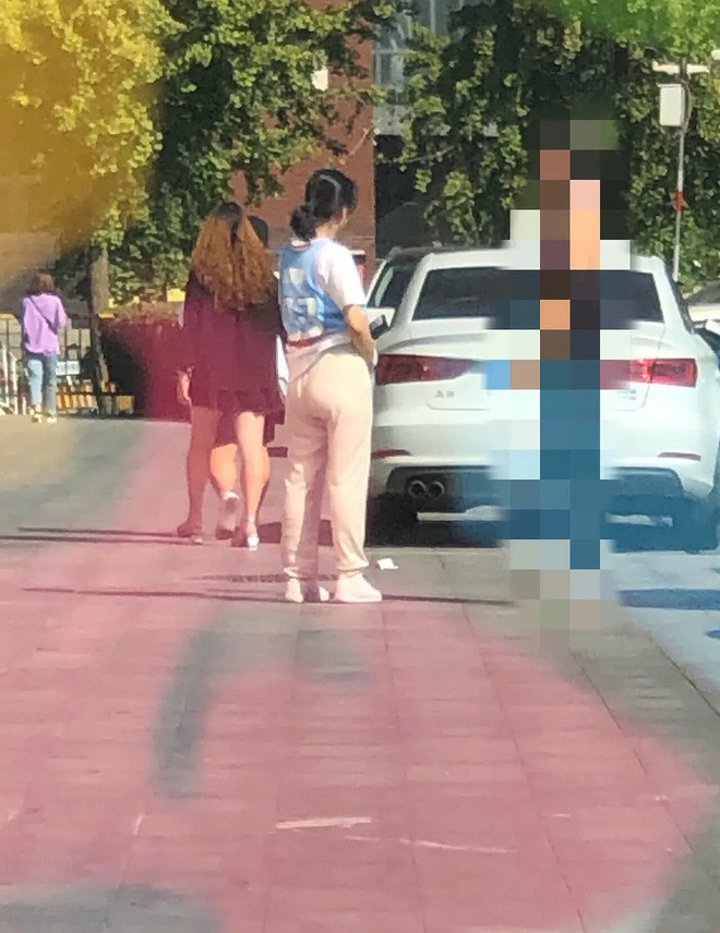 Khác với thân hình vòng nào ra vòng nấy mà Ice Cream thường đăng tải trên mạng xã hội, ở ngoài đời cô nàng lại khá mũm mĩm.