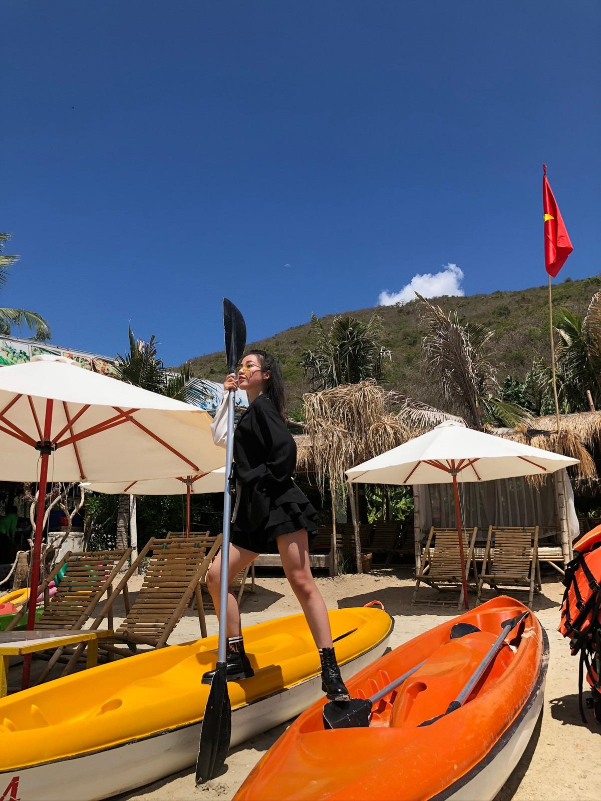 Để duy trì thân hình nóng bỏng, Dumy Ngô tiết lộ bản thân cô vẫn dành thời gian cho gym và yoga. Đây là hai môn thể thao không chỉ giúp chúng ta có thể hình đẹp mà còn có một sức khỏe tốt.