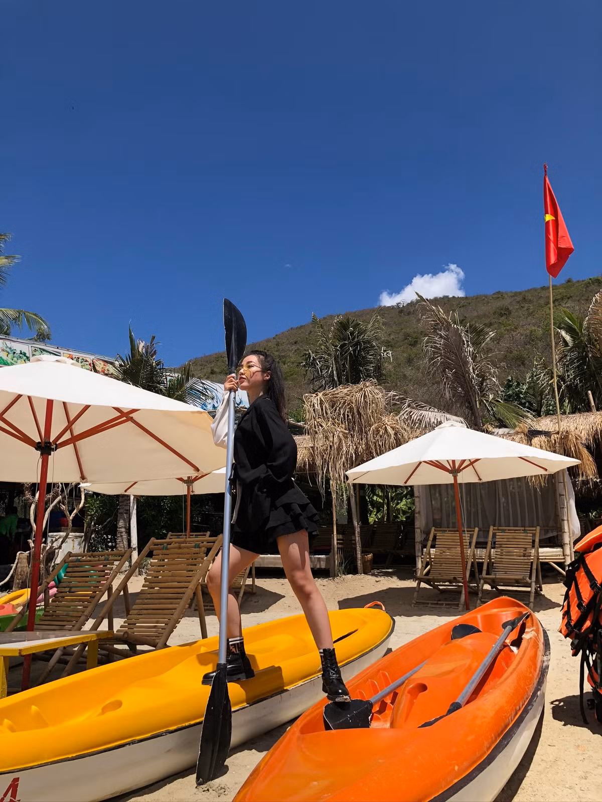 Để duy trì thân hình nóng bỏng, Dumy Ngô tiết lộ bản thân cô vẫn dành thời gian cho gym và yoga. Đây là hai môn thể thao không chỉ giúp chúng ta có thể hình đẹp mà còn có một sức khỏe tốt.