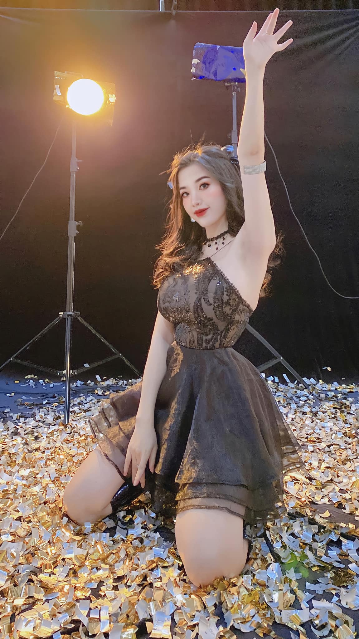 Dumy Ngô khẳng định chọn trang phục ôm cơ thể là yếu tố quan trọng đầu tiên, sau đó mới là độ ngắn dài của trang phục.