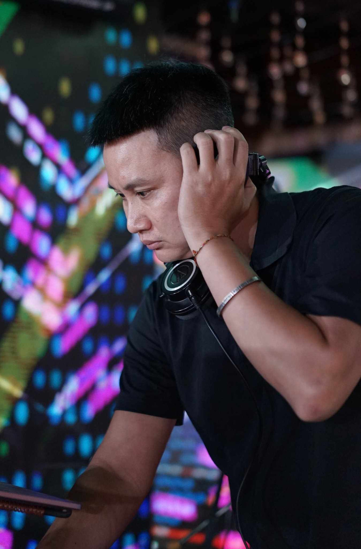 Chang IT lam thay doi quan niem DJ voi giai dieu Latin