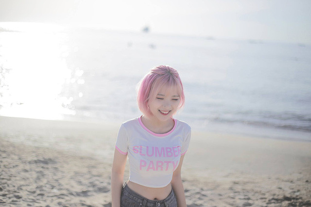 Gương mặt xinh đẹp, cá tính với đôi mắt to tròn cùng vóc dáng quyến rũ, vòng eo thon gọn thực sự khiến Heli A trở thành một nhân tố vô cùng tiềm năng dù mới gia nhập làng streamer Việt.