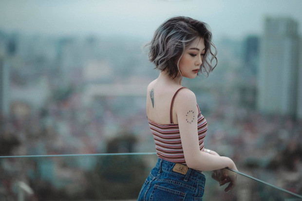 Hảo Thỏ nổi lên từ đầu năm 2019 khi là nhân vật chính của một loạt các clip ngắn thả thính "siêu ngọt" của một chàng trai. Bằng gương mặt ấn tượng, xinh đẹp và nụ cười "đốn tim" người đối diện, hot girl làng stream game nà nhanh chóng thu hút lượng người theo dõi lớn trên Tik Tok và được đa số cộng đồng mạng đưa vào trong nhóm những cô nàng "Đóa Nhi" của Việt Nam.