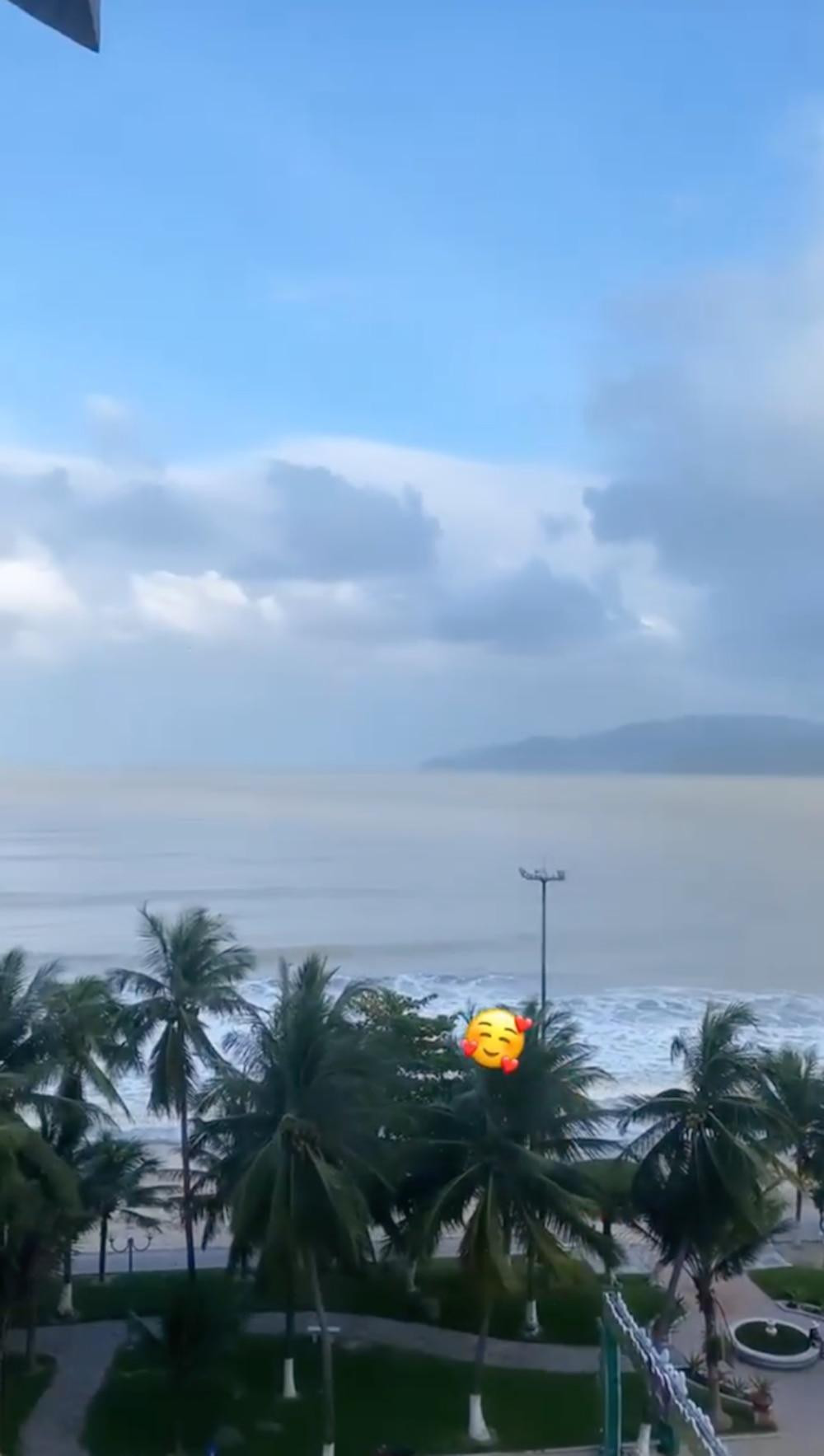 Về phía Huỳnh Anh, trên trang cá nhân của mình, cô nàng cũng có động thái ngay sau khi Quang Hải follow trở lại.