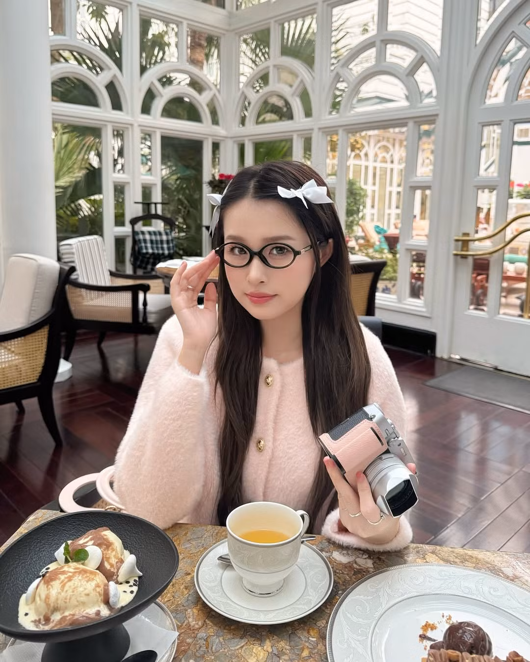 Những bức ảnh mới nhất của Chao nhanh chóng trở thành tâm điểm của mạng xã hội, thu hút hàng triệu lượt thích và bình luận từ cư dân mạng.