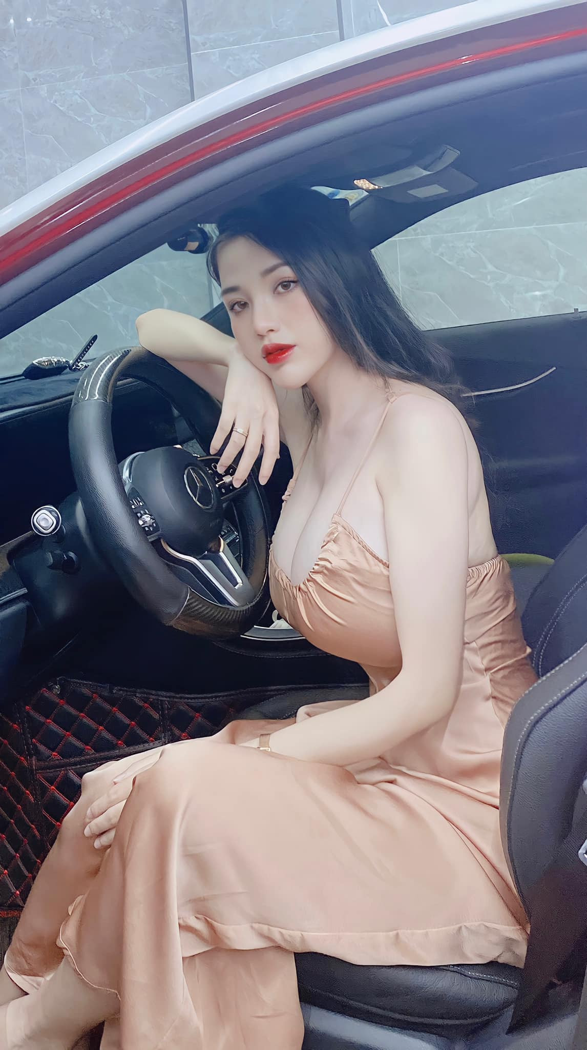 Sau một thời gian kiên trì tập gym, Mỹ Duyên giờ đây đã sở hữu một thân hình nuột nà, nóng bỏng.