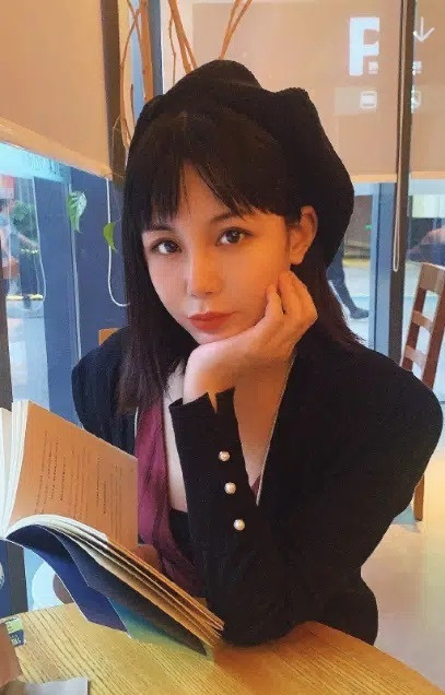 Tuy nhiên cũng có người cho rằng, đó là sự lựa chọn của Mã Nặc nên mọi người không có quyền chỉ trích.