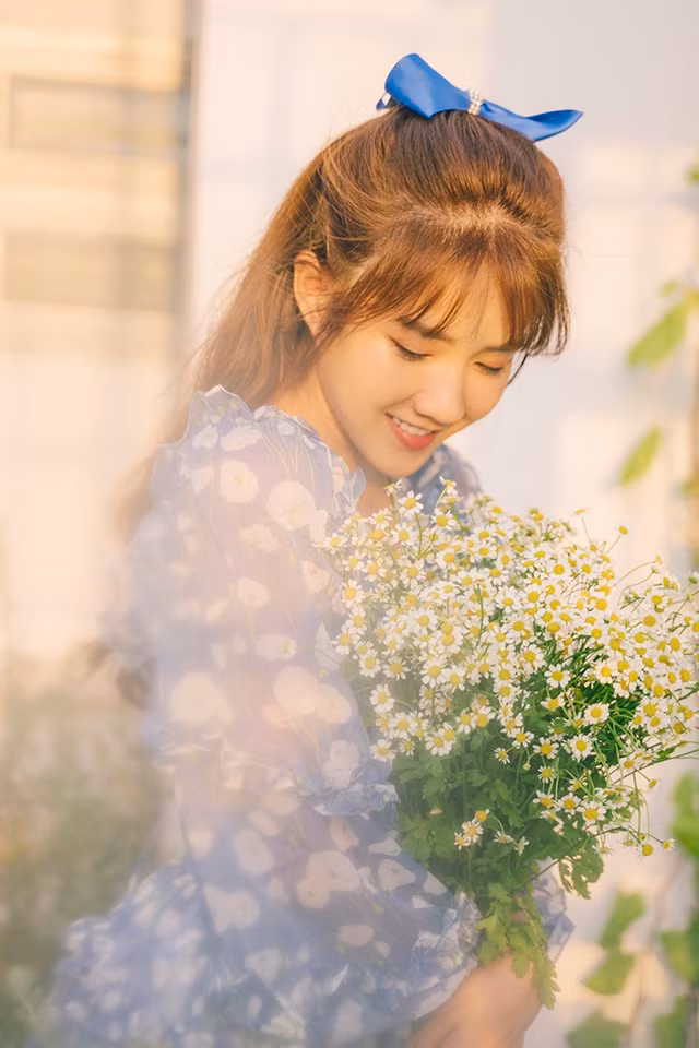 Vẻ dễ thương kẹo ngọt của Kiều Trinh khiến cô nàng thu hút người đối diện ngay lần đầu gặp mặt.