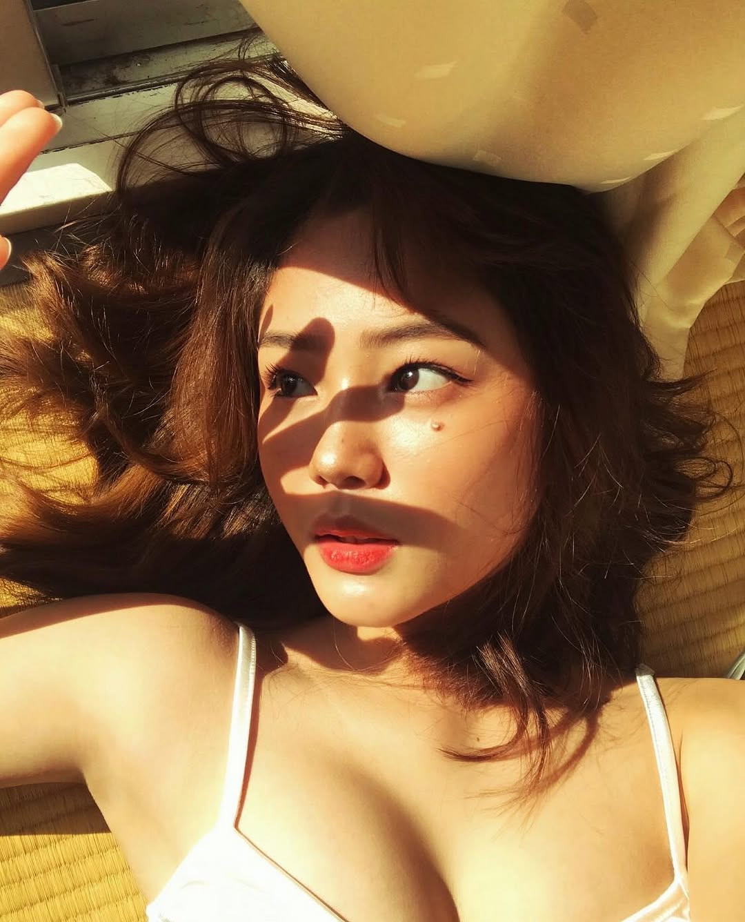 Sở dĩ dân mạng nhắc tên hiện tượng mạng này là bởi 10 năm trước, Bà Tưng cũng nổi lên như vậy. Sự nổi tiếng của cô không phải bằng tài năng mà là qua tai tiếng.