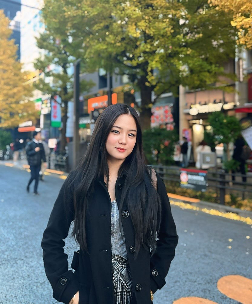 Điểm nhấn của các video, lôi cuốn người dùng đến với những clip của hot girl này từ chính body nở nang, vòng 1 quyến rũ của cô nàng.