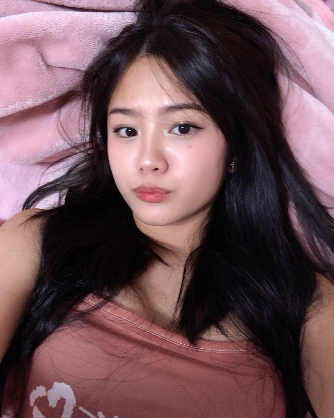 Được biết, noncakeith đến từ Philippines, hiện đang sinh sống ở Nhật Bản. Cô nàng vui mừng khi bất ngờ được quan tâm nhiều đến vậy.