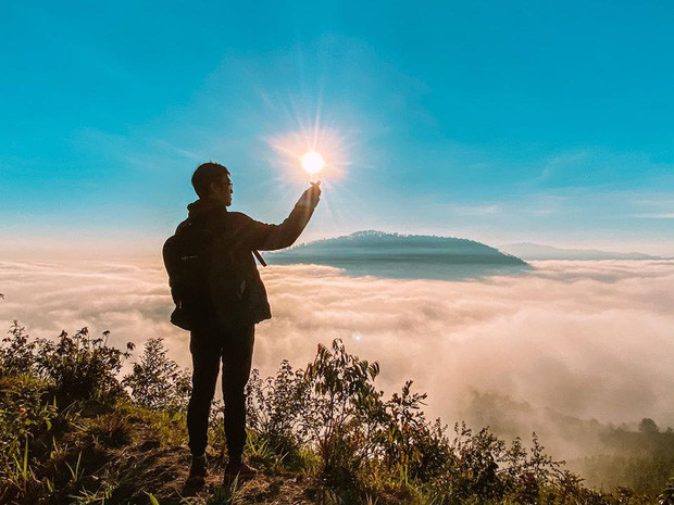 Cụ thể, nickname T.Mk bình luận: "Nhiều lúc rất bức xúc khi cái gì sai hay xấu đều đổ hết lên đầu dân camp và phượt thủ. Bọn mình trước giờ đi đến đâu, việc đầu tiên là dọn sạch rác nơi đó xong mới cắm trại, lúc cắm xong thì lại dọn sạch 1 lần nữa. Một số nơi không có nhà nhưng chẳng đồng nghĩa đất ở đó không có chủ.".