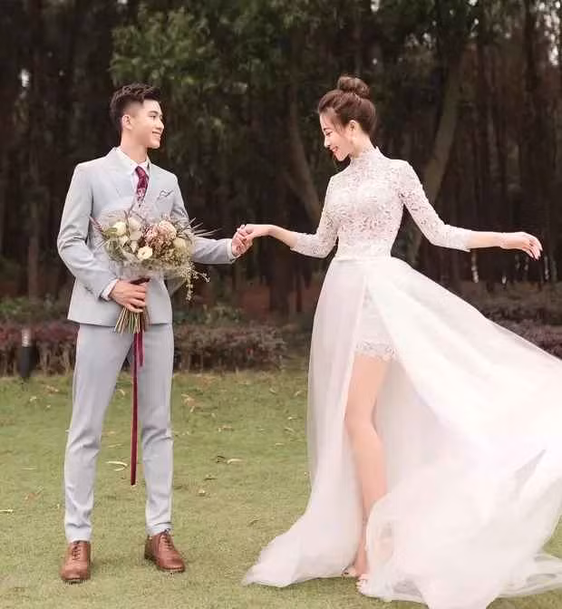 Mới đây, trên trang cá nhân, bà xã của Phan Văn Đức là Nhật Linh đã bóc phốt thói xấu "nghiện game" của chồng và tha thiết nhờ bạn bè "đừng rủ chồng em đi chơi game nữa".