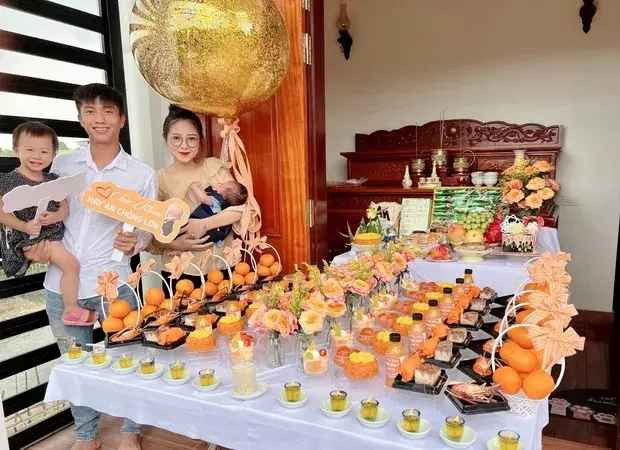 Dưới phần bình luận, cộng đồng mạng nhanh chóng vào “hóng” và phải bật cười trước màn nói xấu chồng là cầu thủ Phan Văn Đức không thương tiếc của Nhật Linh.