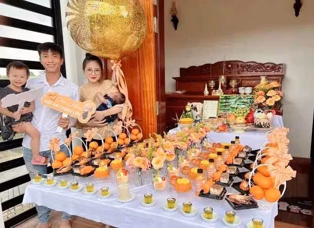 Dưới phần bình luận, cộng đồng mạng nhanh chóng vào “hóng” và phải bật cười trước màn nói xấu chồng là cầu thủ Phan Văn Đức không thương tiếc của Nhật Linh.