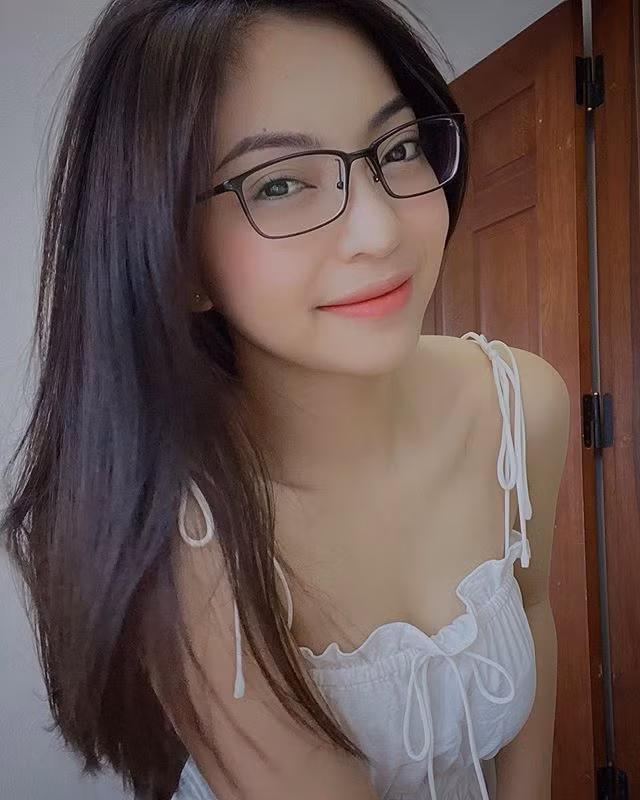 Sau khi Quang Hải công khai bạn gái mới, Nhật Lê lại liên tục được nhắc lại trên mọi mặt trận, bởi dù sao, cặp đôi cũng bên nhau 3 năm, trải qua đủ mọi sóng gió và tưởng rằng cả hai có thể quay lại và trở về bên nhau.