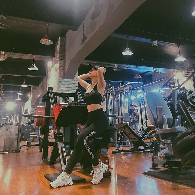 Nhật Lê mặc kệ ai công khai thì công khai, cô thể hiện quyết tâm lấy lại vóc dáng nuột nà như mong muốn.