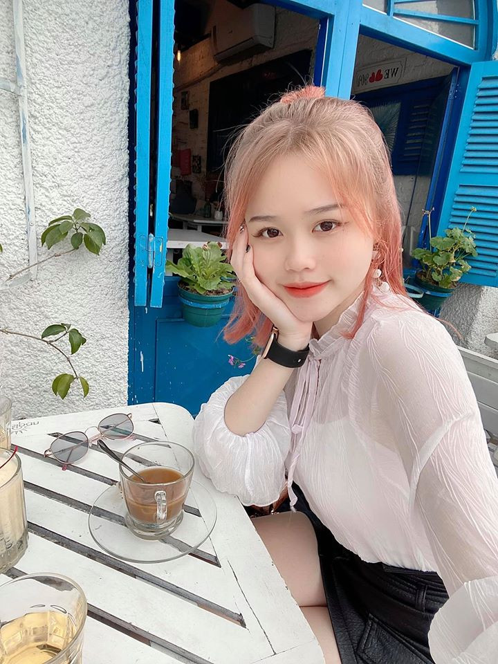 Thiếu đi sự hỗ trợ từ mỹ phẩm nhưng trông Huỳnh Anh vẫn hết sức tươi tắn, xinh xắn.