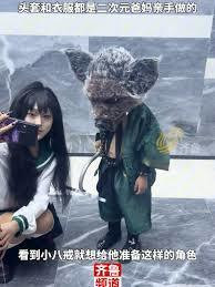 Thông qua ngoại hình, đây là một em bé được cosplay nhưng chính điều này khiến phần hóa thân này trở nên nguyên bản nhất.