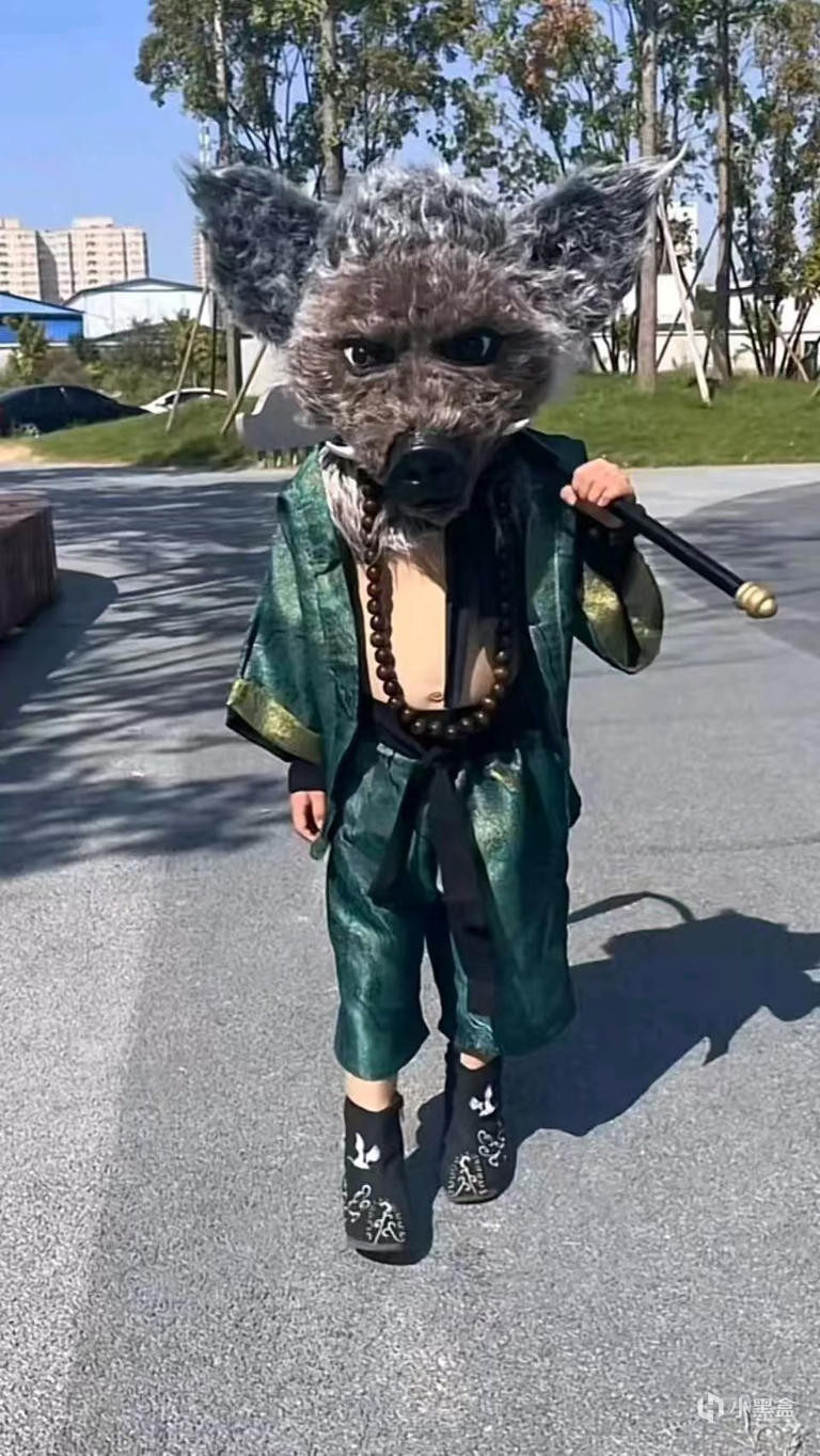 Chưa hết, đoạn clip và các hình ảnh của em bé cosplay Trư Bát Giới này cũng hot rần rần khi thu hút hàng chục triệu lượt xem trên nhiều nền tảng MXH tại Trung Quốc.