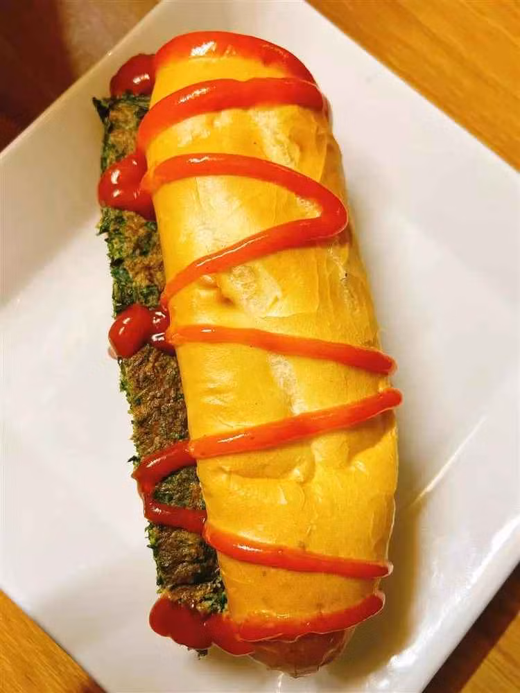 Vào những ngày không có quá nhiều thời gian cho việc nấu ăn, cô giáo trẻ sẽ cho ra mắt món bánh mì trứng.