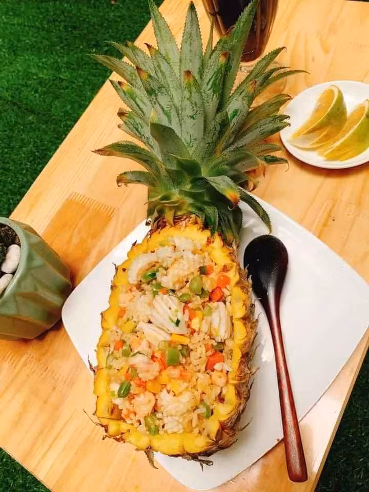 Cơm chiên trứng thập cẩm.