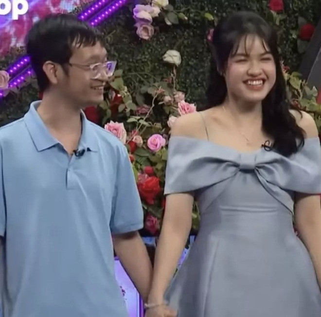 Chỉ 1 thời gian ngắn sau cả 2 xác nhận không tiến tới mối quan hệ. Ngọc Lan úp mở được người khác tặng quà. Đến nay, màn hẹn hò trên sóng của cô nàng và Minh Đức vẫn là một tình huống nổi tiếng MXH, hay được netizen nhắc đến dù không thành đôi.