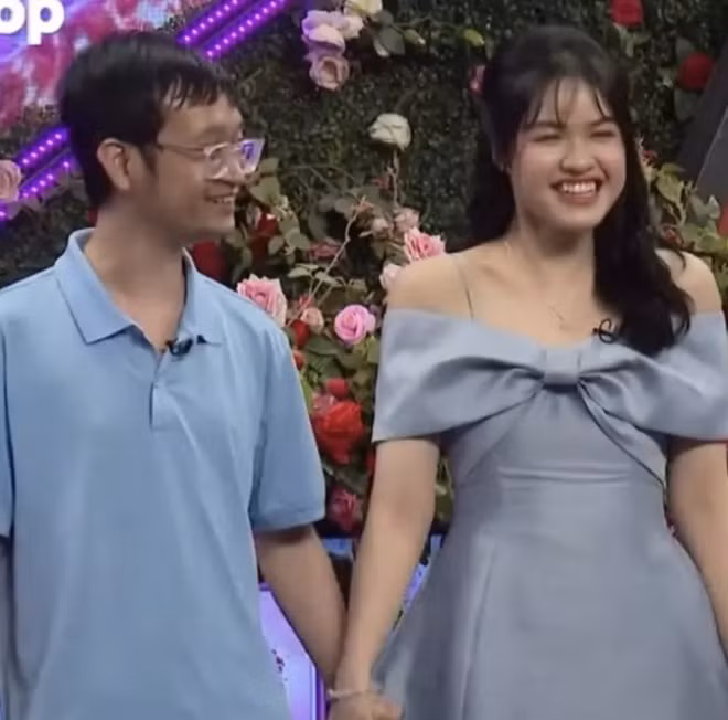 Chỉ 1 thời gian ngắn sau cả 2 xác nhận không tiến tới mối quan hệ. Ngọc Lan úp mở được người khác tặng quà. Đến nay, màn hẹn hò trên sóng của cô nàng và Minh Đức vẫn là một tình huống nổi tiếng MXH, hay được netizen nhắc đến dù không thành đôi.