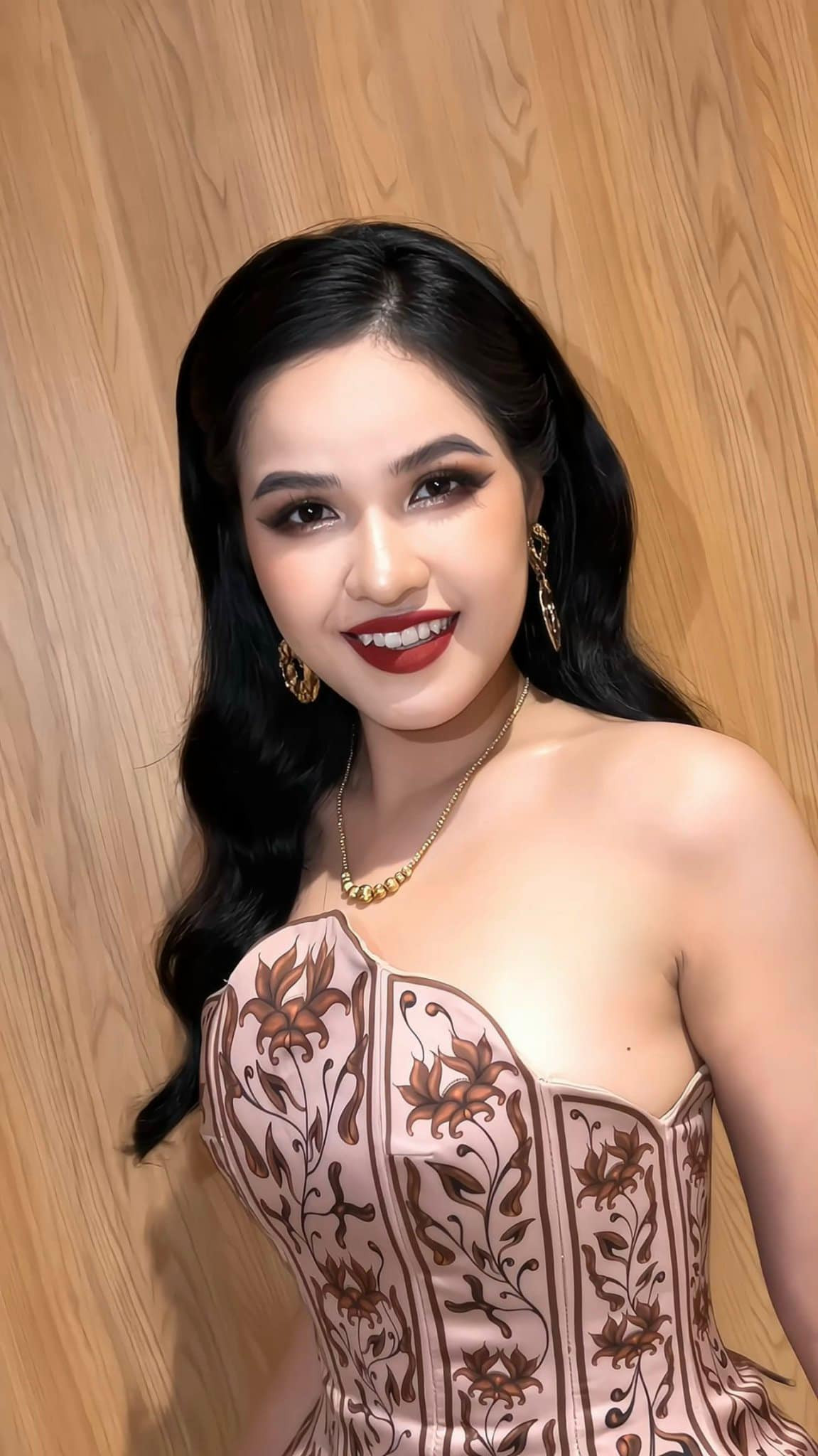 Đặc biệt, người đẹp còn lấn sân sang đấu trường nhan sắc, cụ thể là cuộc thi Hoa hậu Du lịch Việt Nam toàn cầu 2024.