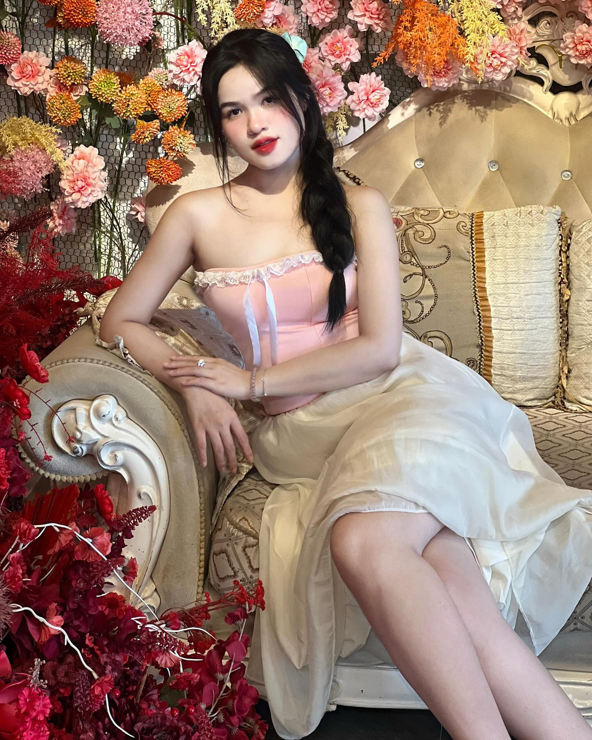 Ngoài ra, Ngọc Lan cũng thường xuyên ghi caption thả thính cùng với bức ảnh xinh đẹp, gợi cảm.