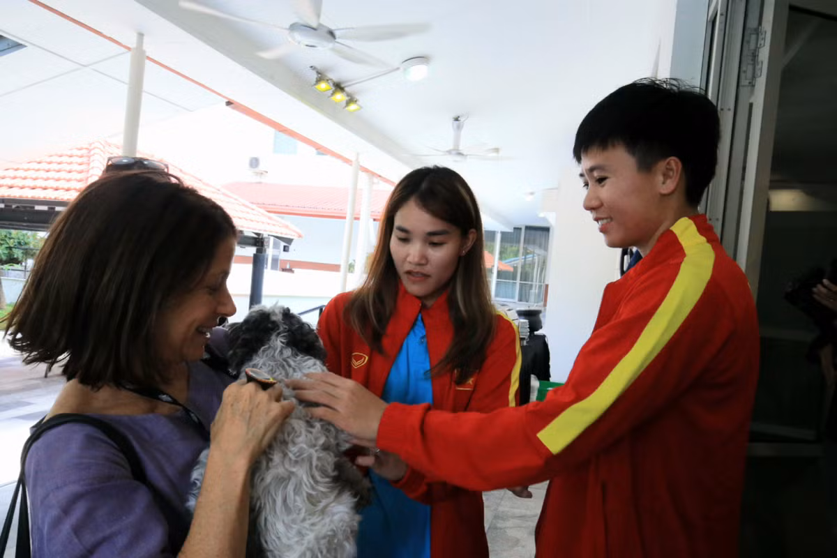 Tuyển Việt Nam rơi vào bảng - Tuyển Việt Nam nằm ở bảng E cùng đội đương kim vô địch Mỹ và đương kim Á quân Hà Lan. Đây là bảng đấu mang lại thử thách cực lớn với thầy trò HLV Mai Đức Chung