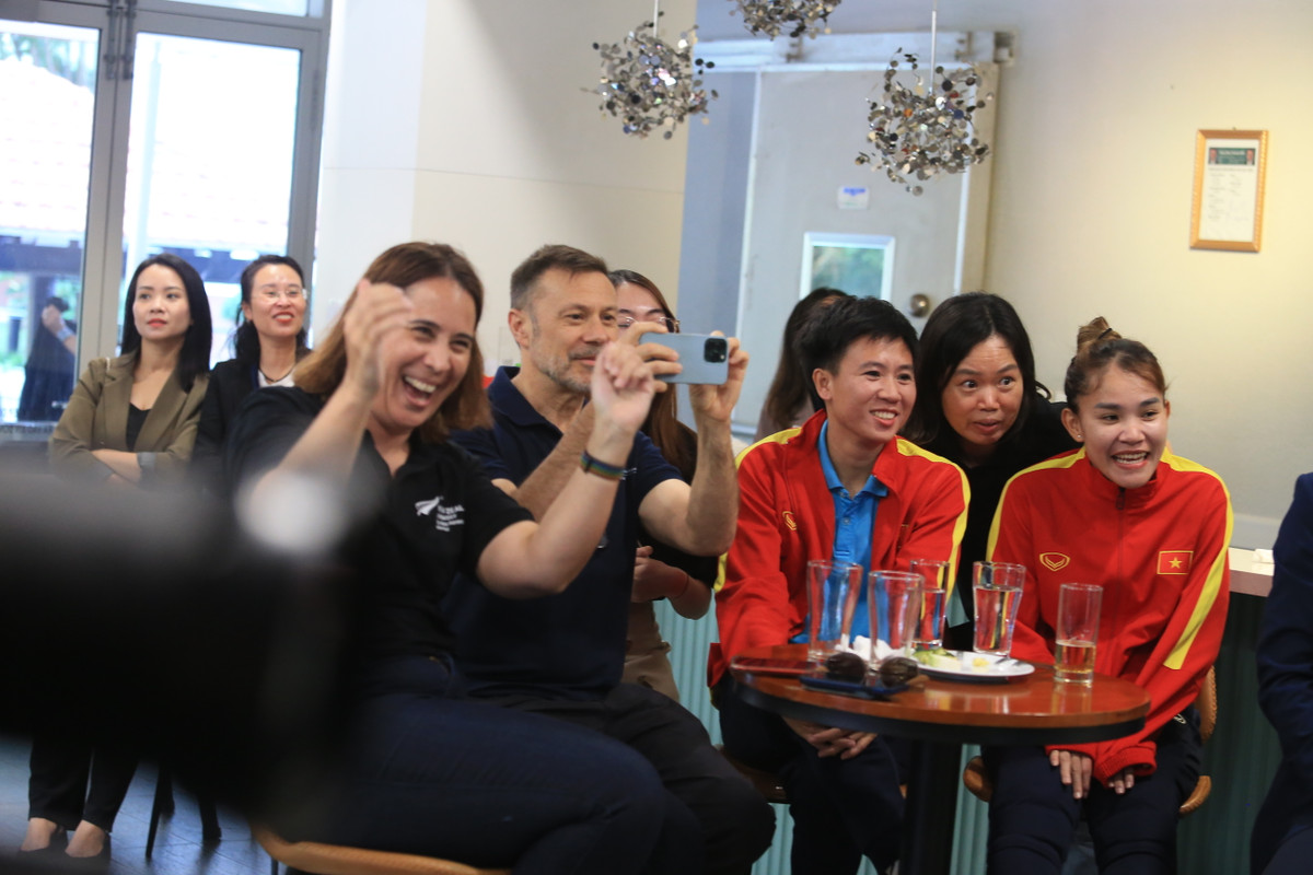 Tại World Cup 2023, tuyển nữ Việt Nam không đặt mục tiêu về thành tích mà quyết tâm chơi hết mình, học hỏi các đối thủ mạnh trên thế giới. Dù vậy, lãnh đạo VFF, HLV Mai Đức Chung khẳng định ĐTQG nữ Việt Nam sẽ có sự chuẩn bị tốt nhất về mọi mặt.