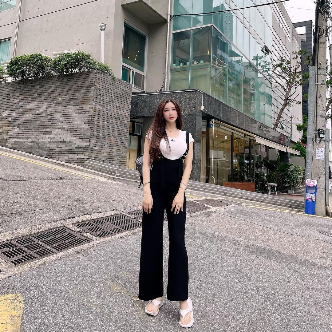 Bên cạnh đó, Garin nàng cũng có nghề tay trái, đó là streamer khi thường xuyên lên sóng Afreeca TV – trang livestream lớn nhất ở Hàn Quốc để giao lưu trực tiếp với các fan hâm mộ.