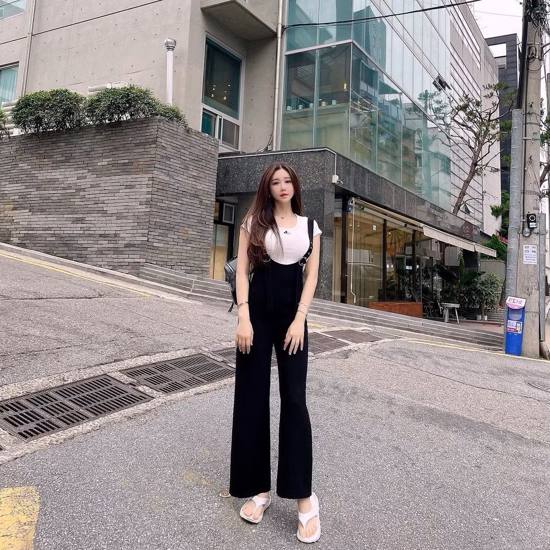 Bên cạnh đó, Garin nàng cũng có nghề tay trái, đó là streamer khi thường xuyên lên sóng Afreeca TV – trang livestream lớn nhất ở Hàn Quốc để giao lưu trực tiếp với các fan hâm mộ.