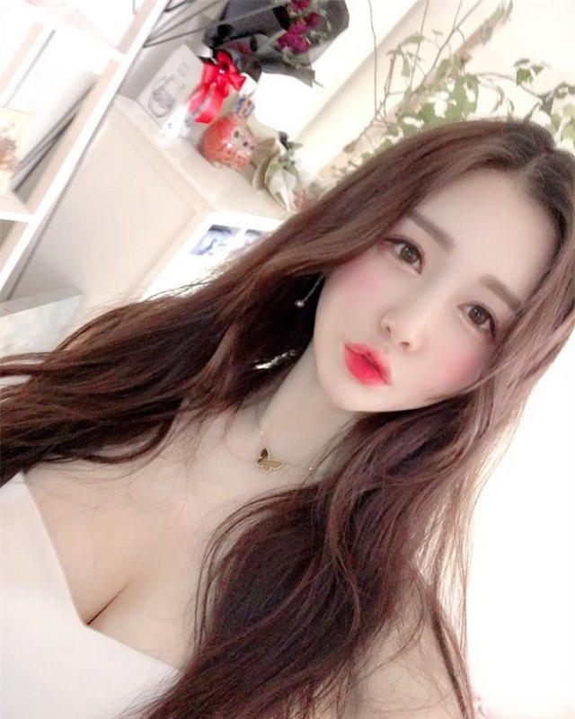 Sự nổi tiếng của Garin giúp cô trở thành gương mặt đại diện của nhiều hãng thời trang, mỹ phẩm và cả nội y nổi tiếng.