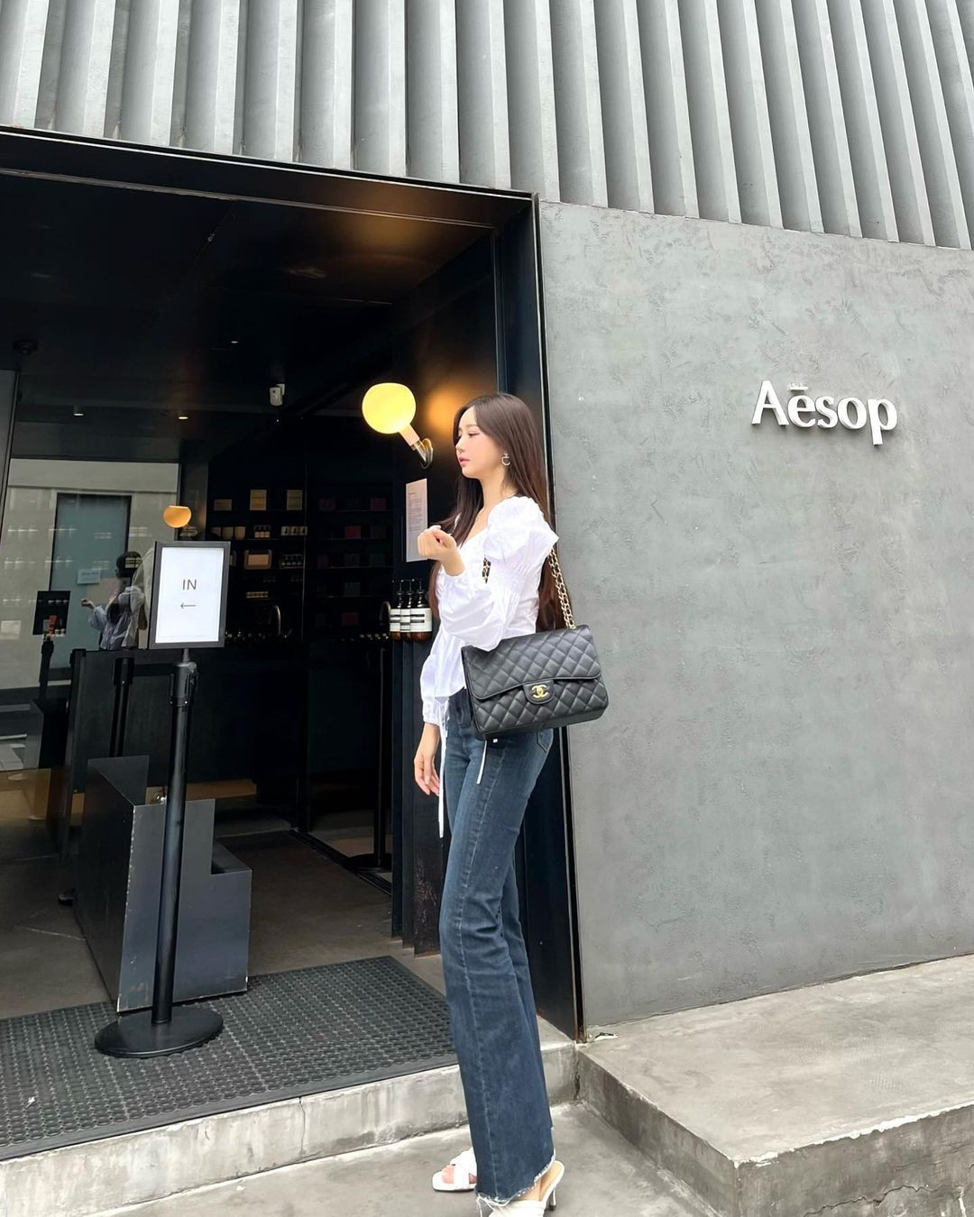 Trước đó, Garin từng cố livestream hình ảnh khiêu vũ của mình, nhưng mọi thứ chẳng thành công lắm, cho tới khi chuyển sang phong cách gợi cảm thì tên tuổi của cô nàng mới nhanh chóng nổi như cồn.