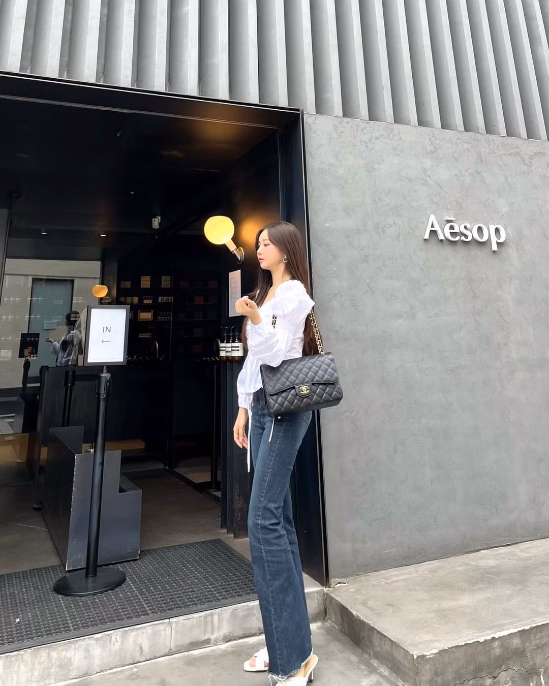 Trước đó, Garin từng cố livestream hình ảnh khiêu vũ của mình, nhưng mọi thứ chẳng thành công lắm, cho tới khi chuyển sang phong cách gợi cảm thì tên tuổi của cô nàng mới nhanh chóng nổi như cồn.