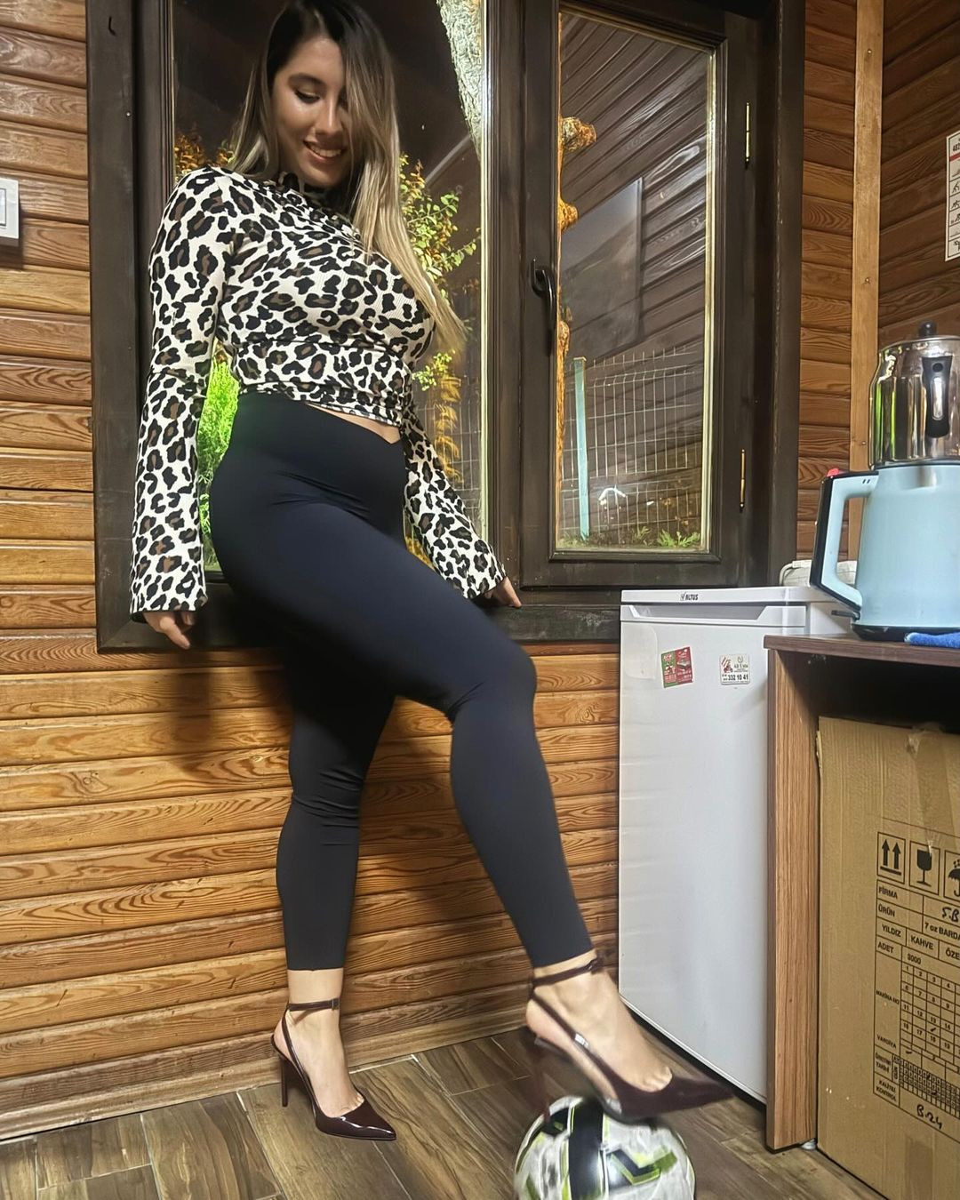 Trước khi trở thành trọng tài, Elif Karaarslan từng là cầu thủ của CLB Besiktas.