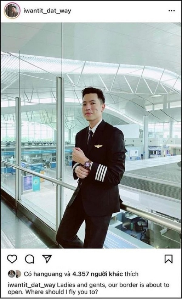 Trong khi đó, bạn trai của Hà Trúc bắt đầu đi làm phi công khi mới 19 tuổi. 4 năm sau, chàng trai được thăng chức từ cơ phó lên cơ trưởng khi chỉ mới 24 tuổi. Không chỉ là cơ trưởng trẻ nhất Việt Nam anh còn được mệnh danh là cơ trưởng đẹp trai nhất. Ngoài những lúc điều khiển máy bay trên bầu trời, chàng trai cũng thử sức với lĩnh vực thời trang, quảng cáo. Chính vì thế, thu nhập của anh chàng chắc chắn cũng không phải dạng vừa.