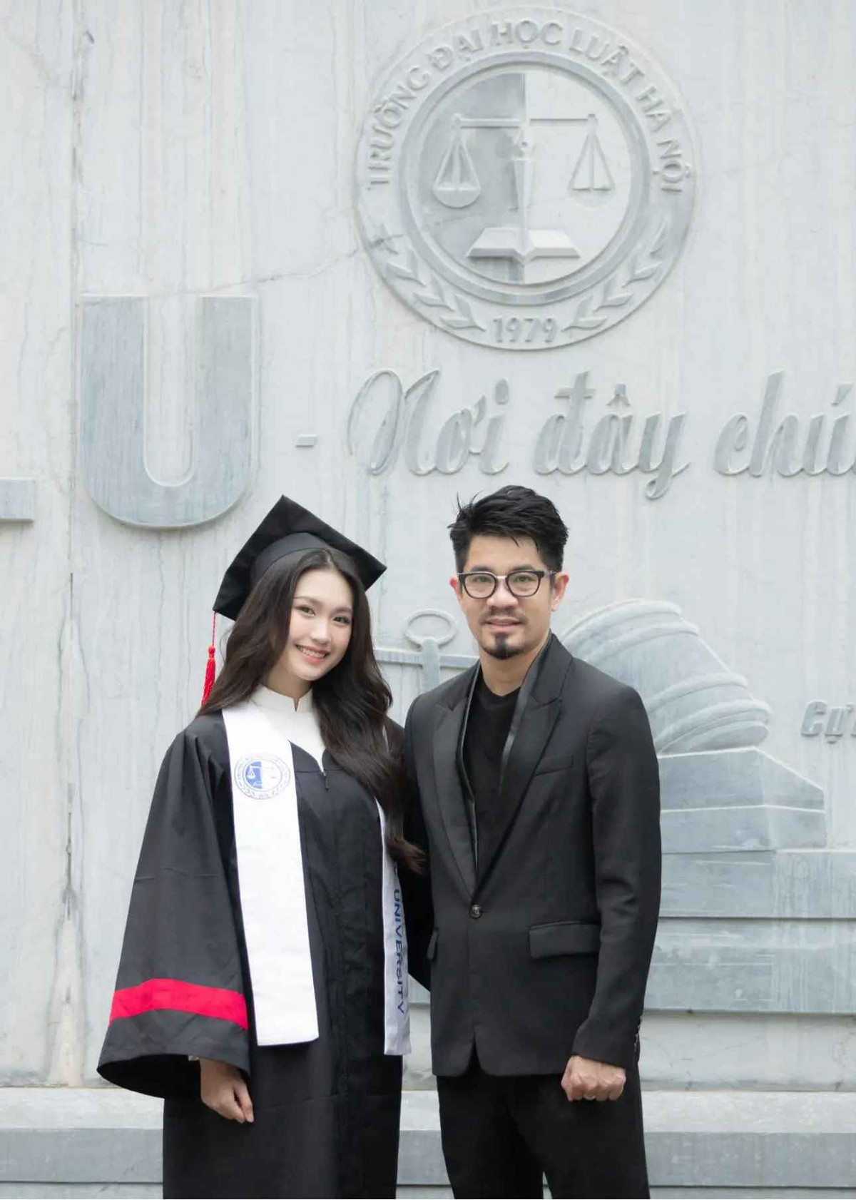 Trước đó, khi Hải My làm đám cưới, bố của gái xinh Hà thành này được bạn bè trêu rằng từ nay đã nhẹ gánh vì gả được con gái đi.