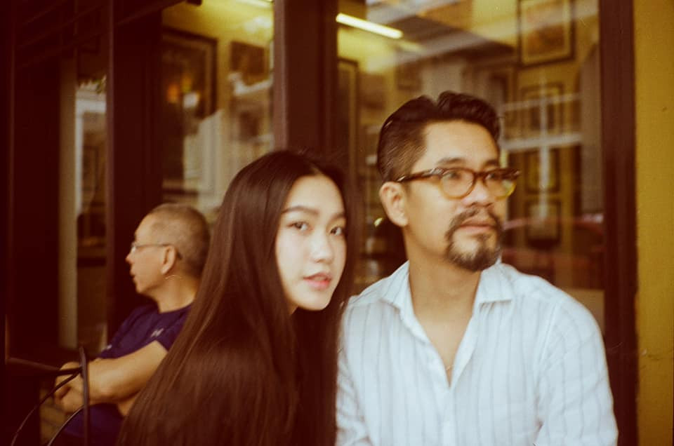 Nhưng ông Doãn Thanh Sơn khẳng định bản thân vẫn chưa "thoát", mà càng phải dành sự quan tâm, lo lắng cho thêm một người con gia nhập gia đình mình đó là Văn Hậu.