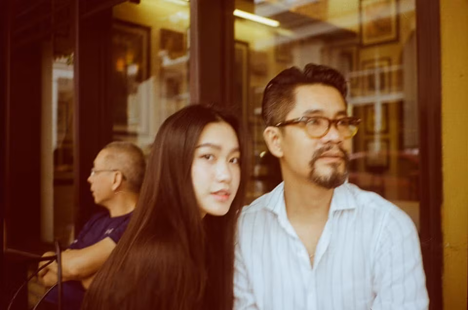 Nhưng ông Doãn Thanh Sơn khẳng định bản thân vẫn chưa "thoát", mà càng phải dành sự quan tâm, lo lắng cho thêm một người con gia nhập gia đình mình đó là Văn Hậu.