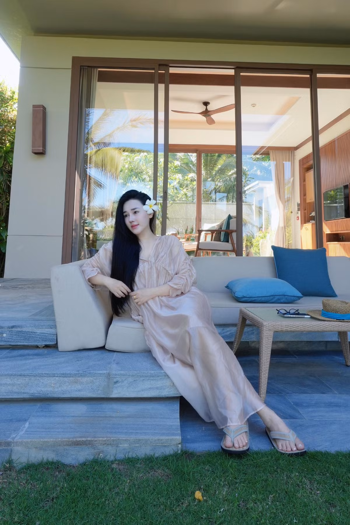 Đến tháng 10/2020, lễ dạm ngõ của vợ chồng nam cầu thủ đội tuyển Việt Nam được tổ chức trong không khí ấm cúng tại quê nhà. Sau đó năm 2022, đám cưới của cả hai chính thức diễn ra, đánh dấu một cột mốc đáng nhớ trong hành trình tình yêu ngọt ngào và đầy cảm xúc.