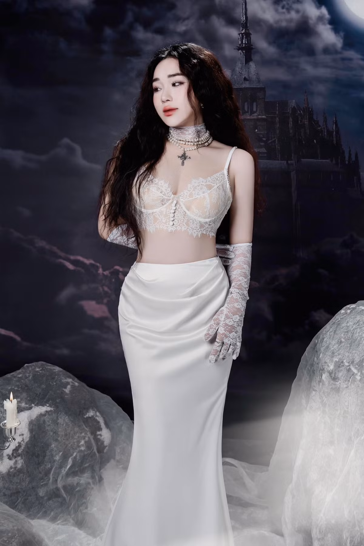 Ngay sau khi nhận về những bình luận trái chiều, vợ Tấn Tài đã phải xóa bài đăng. Đây cũng là lần cuối cô nhắc đến công việc của chồng.