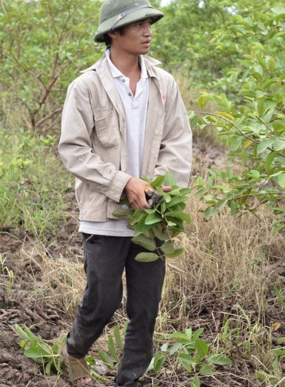 Đã 10 năm trôi qua kể từ khi cái tên Lệ Rơi được biết đến. Hiện tượng mạng một thời của hiện tại là một người đàn ông trưởng thành, chững chạc hơn rất nhiều.