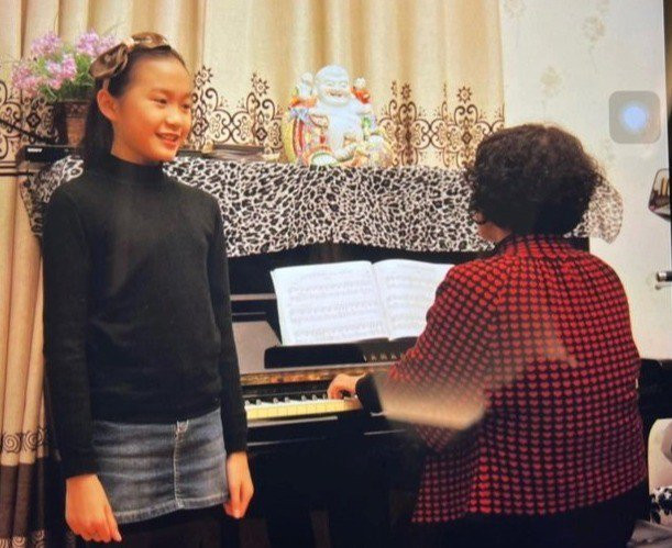 Doãn Hải My cũng thành thạo tiếng Anh và tiếng Trung. Cô nàng đúng chuẩn “con nhà người ta”, sở hữu tài sắc vẹn toàn.