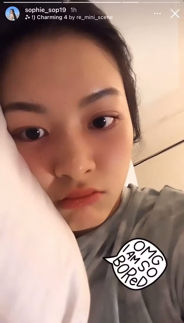 Nguyễn Tố Anh - hot girl Hải Phòng đình đám một thời đăng ảnh selfie trước giờ đi ngủ nhưng lại khiến nhiều người phải mất ngủ.