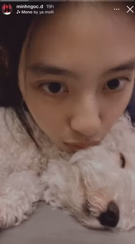 Không hổ là người từng được đề cử trong danh sách Top 100 gương mặt đẹp nhất thế giới, Dương Minh Ngọc dù không son phấn vẫn bất chấp mọi camera thường.