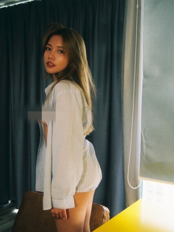 Giữa lúc màn "khẩu chiến" đang nảy lửa, Haley Phạm bất ngờ lộ loạt "ảnh nóng" gây xôn xao dư luận.