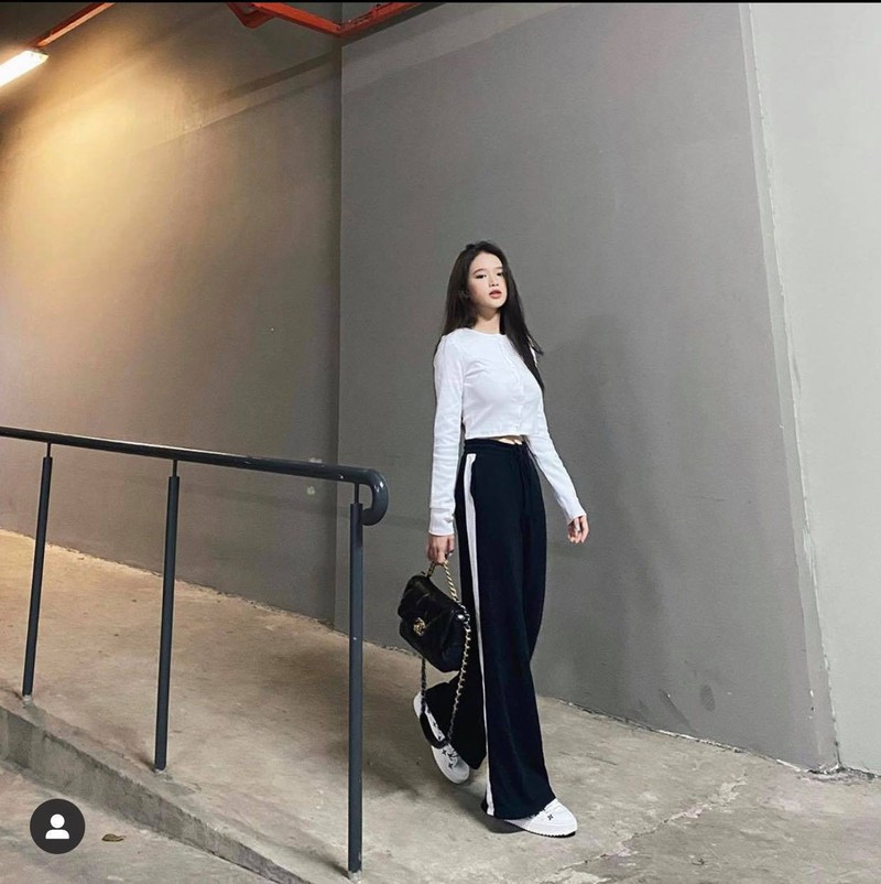 Ở tuổi 19, Linh Ka tận hưởng cuộc sống khá sung túc, đủ đầy và tự thưởng cho mình những món hàng đắt đỏ sau thời gian lao động chăm chỉ.